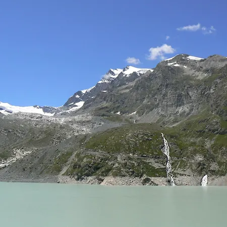 Aelpi Retreat By Grund